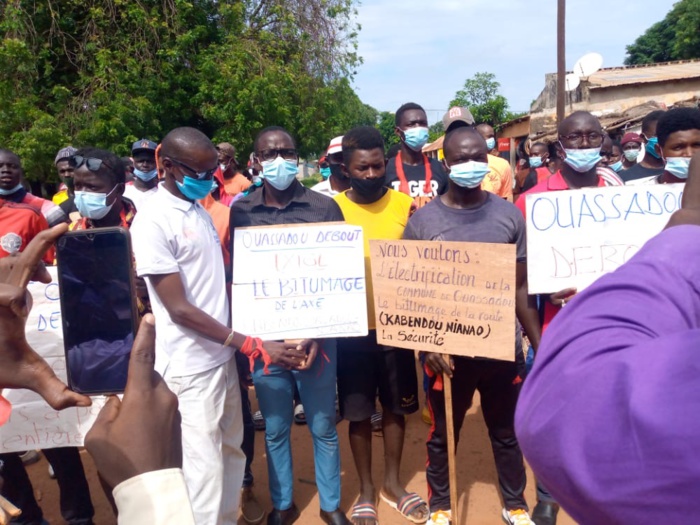 VELINGARA : marche des populations du Wassadou pour réclamer de meilleures conditions de vie.