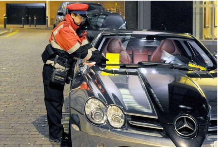 Parmi tous les joueurs de football, El hadj Diouf conduit la deuxième voiture la plus chère au monde