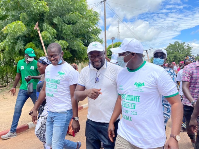 WADIAL MAGAL GUI / Grande mobilisation à l’actif du Directeur de l’Emploi qui a mobilisé 1.500 jeunes et femmes pour une journée de nettoiement.