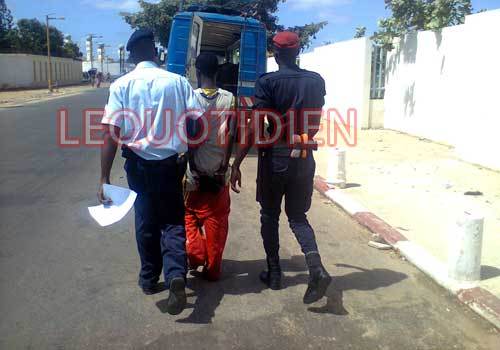 Le véhicule des matons en panne sur la corniche, hier : Les détenus privés de procès