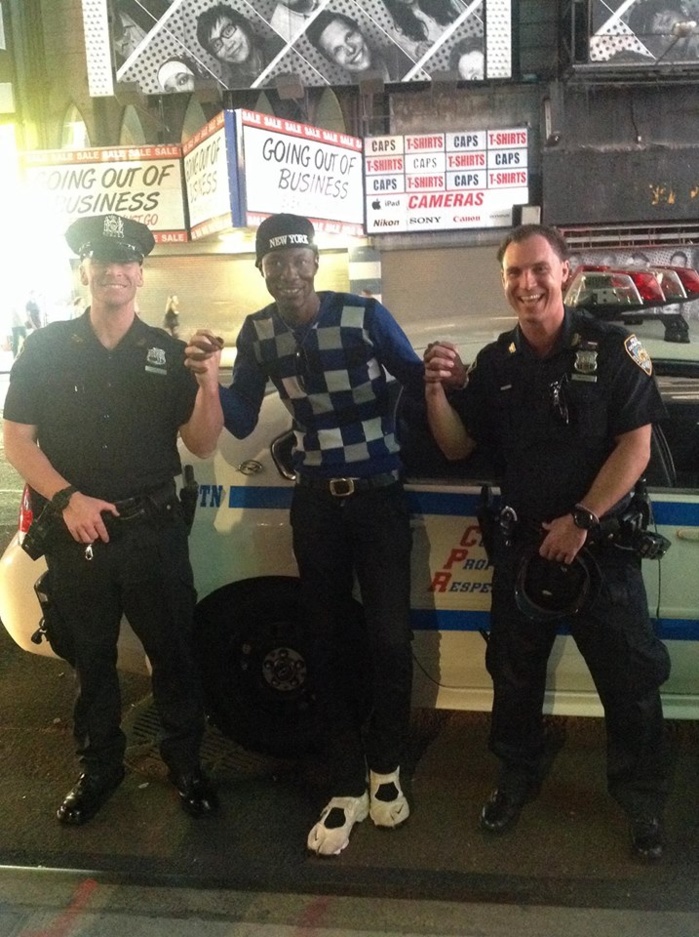 Tange Tandian de VipNews avec des policiers New Yorkais