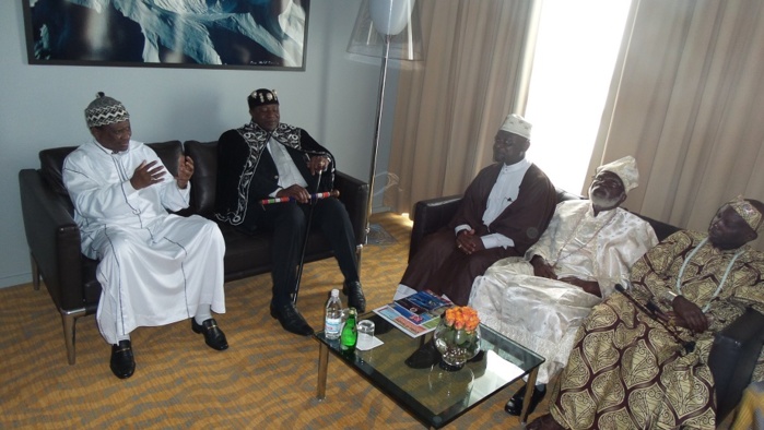 Serigne Modou Kara à Abidjan: Sa Majesté Tchiffi Zié Jean Gervais, chef traditionnel, lui déroule le tapis rouge