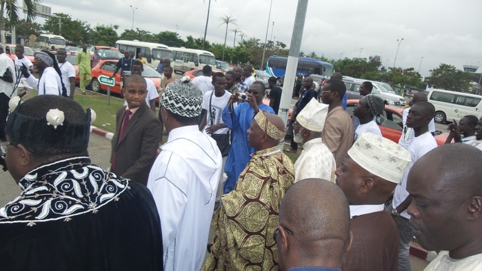 Serigne Modou Kara à Abidjan: Sa Majesté Tchiffi Zié Jean Gervais, chef traditionnel, lui déroule le tapis rouge