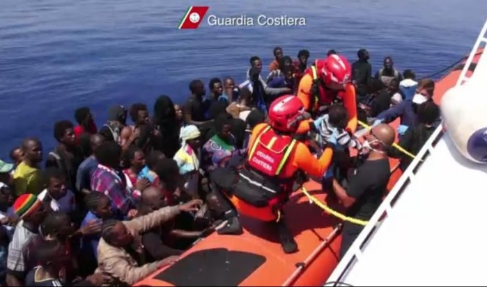 Italie : Un bateau transportant environ 500 migrants a fait naufrage, seuls 150 passagers ont été sauvés pour le moment