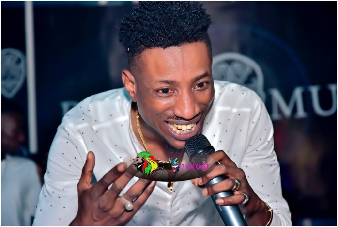 People: Elhadj keita multiplie sa foule de fans après avoir signer avec le label Diéry Ngoné ( IMAGES ) People: Elhadj keita multiplie sa foule de fans après avoir signer avec le label Diéry Ngoné ( IMAGES )