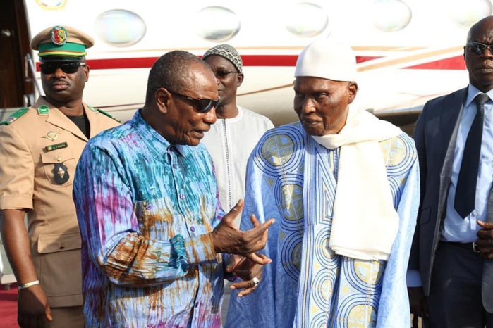 Coup d’état en Guinée : le Président Wade invite Alpha Condé à rejoindre son domicile de la corniche « pour un moment de réflexion »