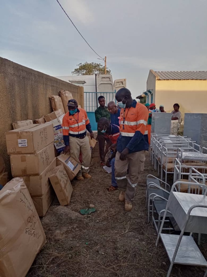 Kédougou / Poste de santé de Tripano : le maire M. H. Cissé et Endeavour Mining receptionnent du matériel d'une valeur de 8.129.500 Fcfa. Kédougou / Poste de santé de Tripano : le maire M. H. Cissé et Endeavour Mining receptionnent du matériel d'une valeur de 8.129.500 Fcfa.