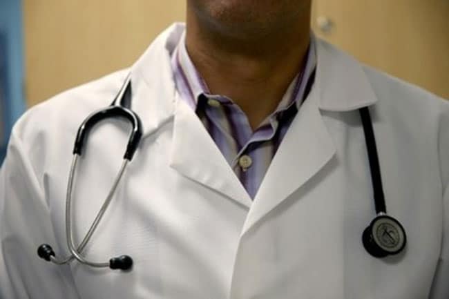 Médecine illégale : Un « docteur en pharmacie » arrêté pour des injections faites à une dame pour grossir les fesses.