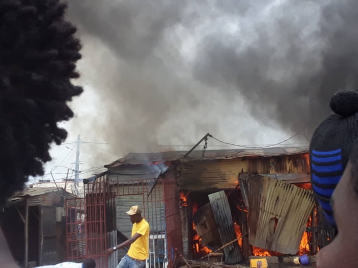 Incendie au marché de Médina Baye : Une dizaine de cantines part en fumée.