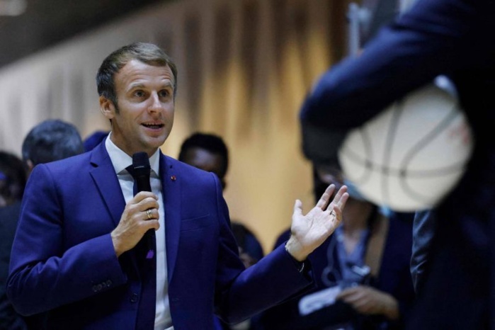 Macron, bousculé par la jeunesse africaine : « Je ne crois pas à une politique de pardon entre la France et l'Afrique... »