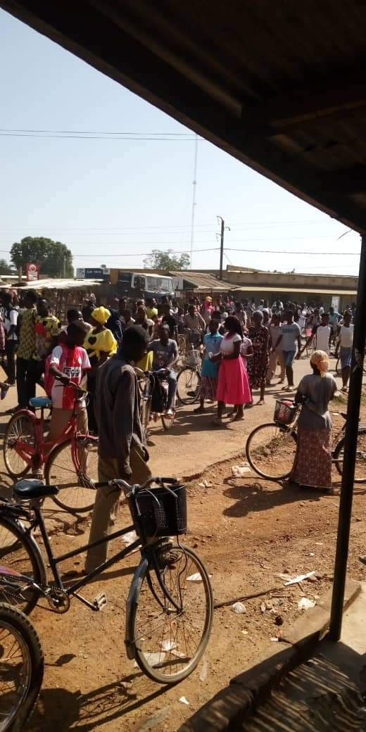 Ville de Pô au Burkina : Une femme provoque une bagarre générale entre civils et militaires.