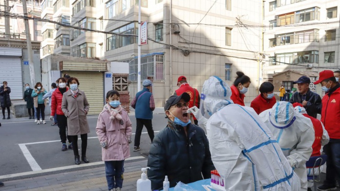Retour du confinement en Chine : Le Nord-Ouest du pays recense 100 nouveaux cas de contamination en 10 jours.