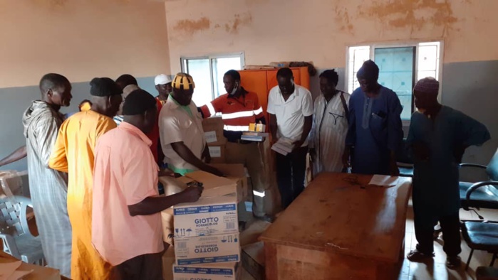 Khossanto / Année scolaire 2021 - 2022 : Le conseil municipal et Endeavour Mining injectent 6 millions. Khossanto / Année scolaire 2021 - 2022 : Le conseil municipal et Endeavour Mining injectent 6 millions.