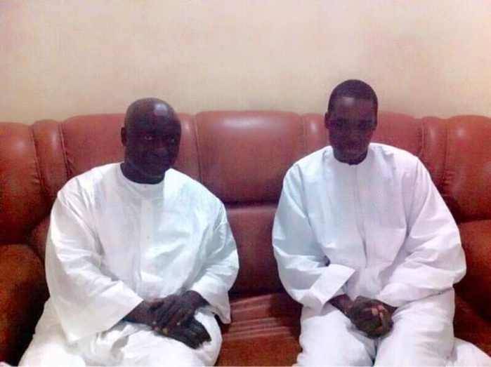 Rewmi de Touba / Serigne Abdou Ahad Djily Mbacké tourne le dos à Idrissa Seck Rewmi de Touba / Serigne Abdou Ahad Djily Mbacké tourne le dos à Idrissa Seck