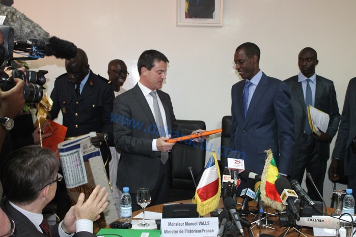 Les images de la conférence de presse du ministre français de l'Intérieur Manuel Valls avec son homologue sénégalais Abdoulaye Daouda Diallo
