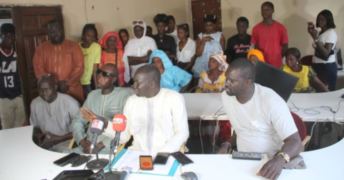 DEUG MOO WOOR / Le parti de Pape Modou Fall s’agrandit … Ibrahima Sow de Bokk Gis-Gis déménage avec ses camarades DEUG MOO WOOR / Le parti de Pape Modou Fall s’agrandit … Ibrahima Sow de Bokk Gis-Gis déménage avec ses camarades