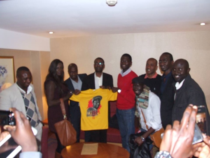 Belgique- Assassinat de Pape Bécaye Bâ: Youssou Ndour paie un tee-shirt à 1000 euros pour soutenir la famille