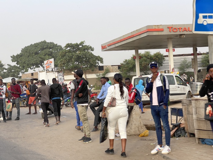 Grève des transports : Le rush des usagers à pied pour se rendre au travail. Grève des transports : Le rush des usagers à pied pour se rendre au travail.