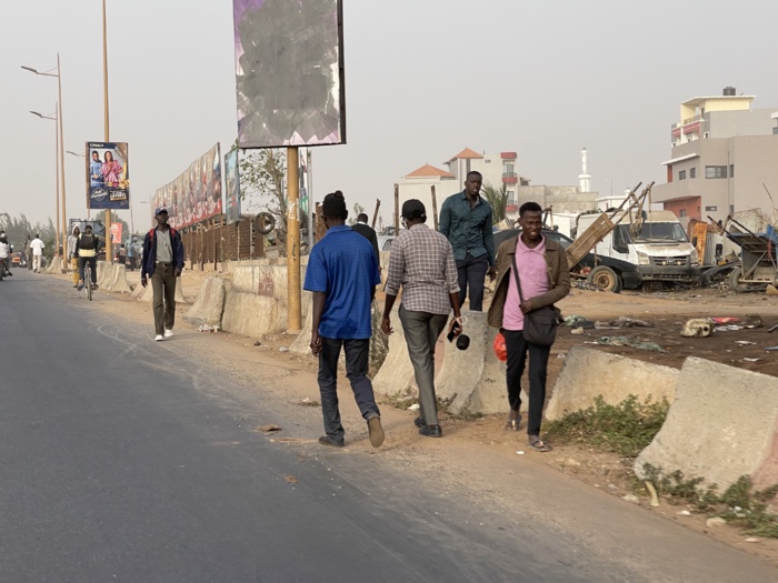 Grève des transports : Le rush des usagers à pied pour se rendre au travail. Grève des transports : Le rush des usagers à pied pour se rendre au travail.