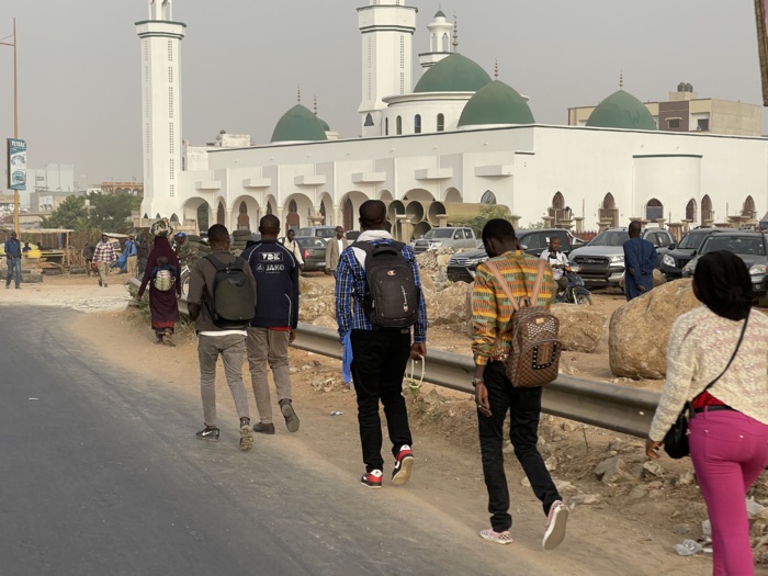 Grève des transports : Le rush des usagers à pied pour se rendre au travail. Grève des transports : Le rush des usagers à pied pour se rendre au travail.