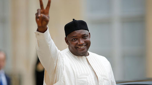 Présidentielle Gambienne : Adama Barrow, en tête avec 54.56%, mais l’opposition rejette les résultats.