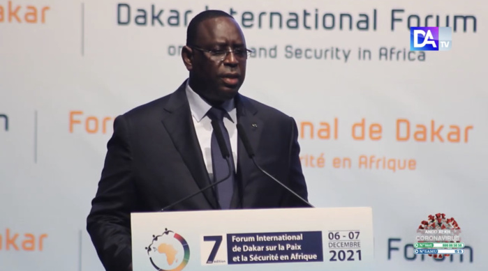 Macky Sall au 7ème Forum international de Dakar : « nous devons continuer à pointer du doigt les causes internes et externes des conflits sur le continent… » Macky Sall au 7ème Forum international de Dakar : « nous devons continuer à pointer du doigt les causes internes et externes des conflits sur le continent… »