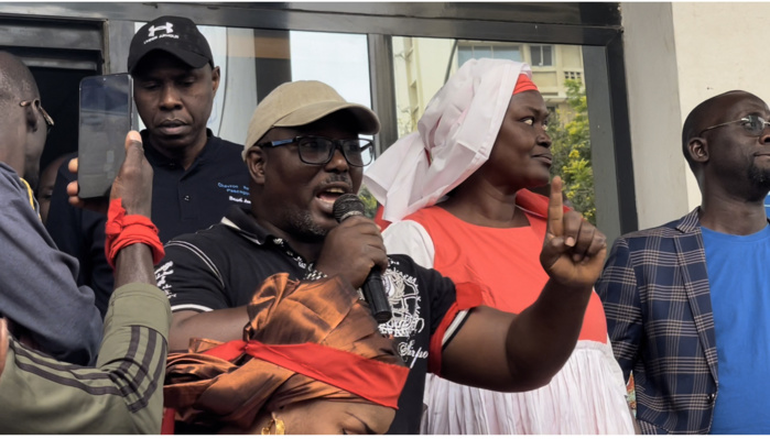 Mouvement d’humeur à la Poste : Les travailleurs envahissent la direction pour paralyser le système. Mouvement d’humeur à la Poste : Les travailleurs envahissent la direction pour paralyser le système.