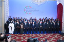 Ouverture du sommet de l'Élysée pour la paix et la sécurité en Afrique: La photo de famille des Chefs d'Etat africains.