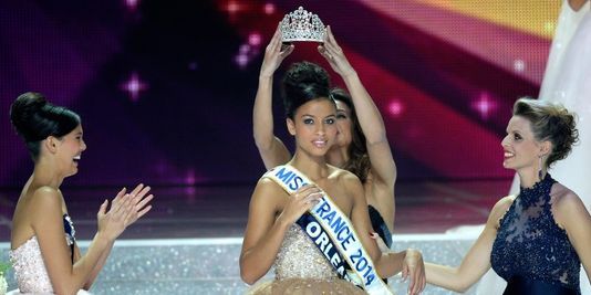 Miss France 2014, Flora Coquerel, couronnée à Dijon le 7 décembre. |