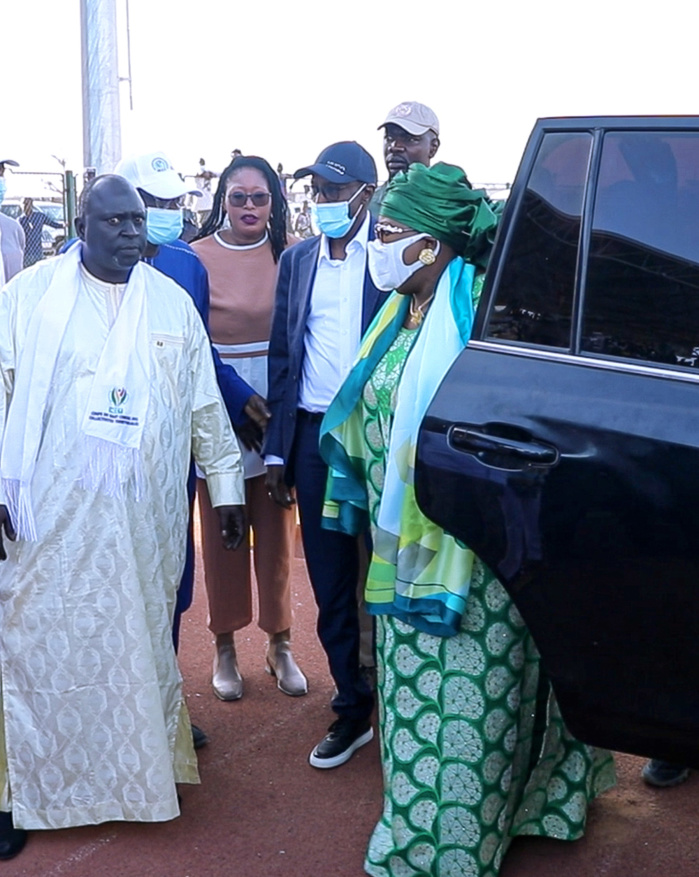 Louga / Finale Tournoi HCCT : Mamour Diallo dribble tout le monde et enrôle Aminata Mbengue Ndiaye. Louga / Finale Tournoi HCCT : Mamour Diallo dribble tout le monde et enrôle Aminata Mbengue Ndiaye.