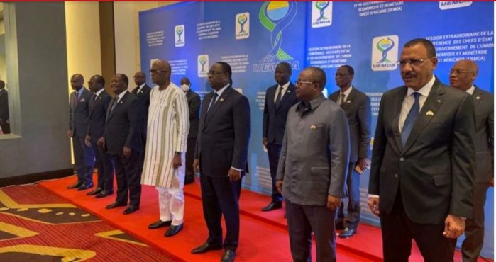 Mali: les dirigeants ouest-africains adoptent des sanctions "très dures"