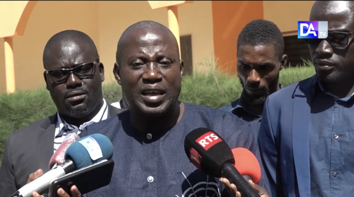 Retard de salaires des 5.000 enseignants recrutés : Abdou Faty du SELS/A engage les enseignants à perturber le système éducatif dès la semaine prochaine Retard de salaires des 5.000 enseignants recrutés : Abdou Faty du SELS/A engage les enseignants à perturber le système éducatif dès la semaine prochaine