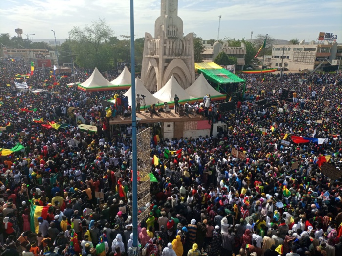 Mali : Vaste rassemblement des Maliens en soutien à la junte contre les sanctions de la CEDEAO.