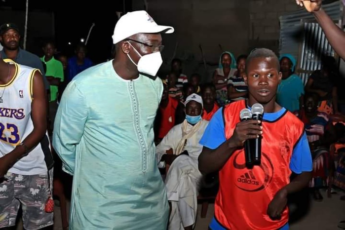 Locales à Kaolack : La jeunesse de Kabatoki, à travers les 15 ASC, forme un bouclier autour de Papa Mademba Bitèye et lui promet une victoire éclatante au soir du 23 janvier. Locales à Kaolack : La jeunesse de Kabatoki, à travers les 15 ASC, forme un bouclier autour de Papa Mademba Bitèye et lui promet une victoire éclatante au soir du 23 janvier.