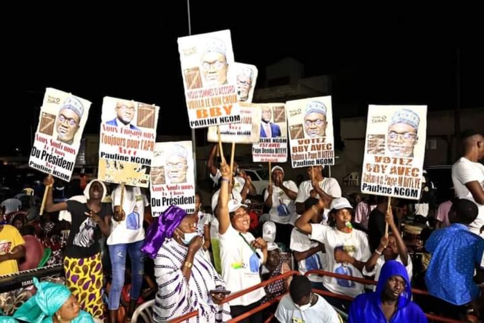Locales à Kaolack : La jeunesse de Kabatoki, à travers les 15 ASC, forme un bouclier autour de Papa Mademba Bitèye et lui promet une victoire éclatante au soir du 23 janvier. Locales à Kaolack : La jeunesse de Kabatoki, à travers les 15 ASC, forme un bouclier autour de Papa Mademba Bitèye et lui promet une victoire éclatante au soir du 23 janvier.