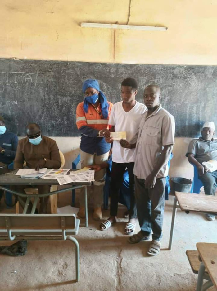 Khossanto/Éducation : Endeavour mining octroie des bourses aux meilleurs élèves du lycée.