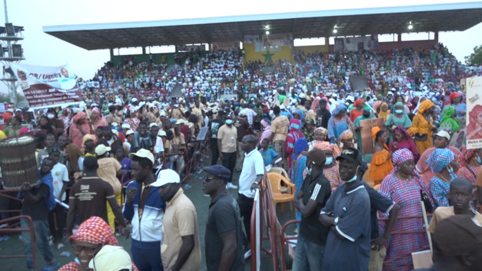 Locales à Kaolack : La démonstration de force de la coalition Benno Bokk Yakaar (Images). Locales à Kaolack : La démonstration de force de la coalition Benno Bokk Yakaar (Images).