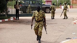 Burkina: tirs entendus dans plusieurs casernes, le gouvernement dément un coup d'Etat
