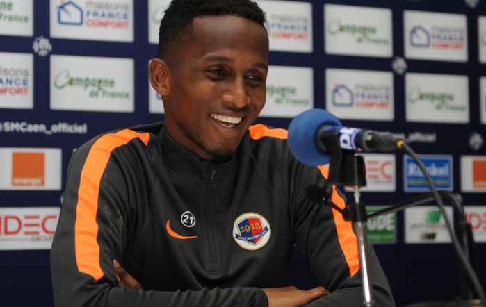 Foot/CAN: le défenseur Shaker Alhadhur gardien de but des Comores contre le Cameroun (CAF)