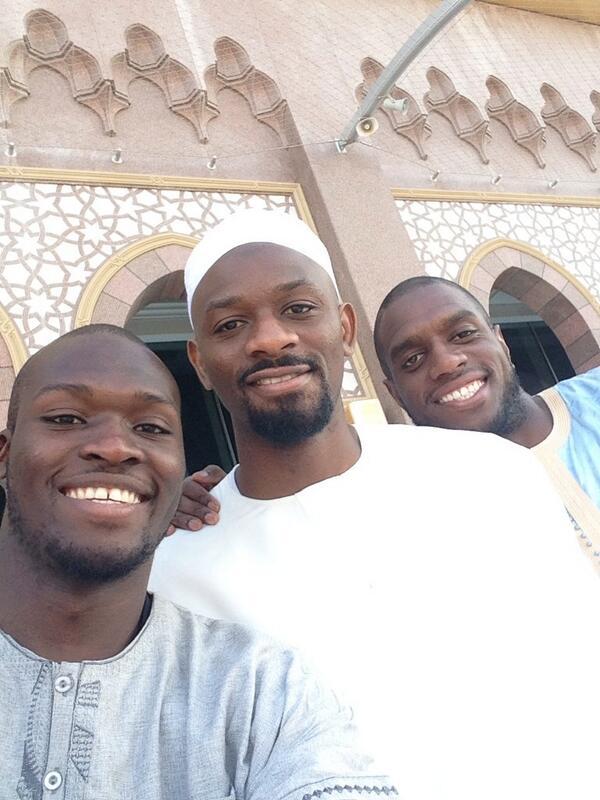 Les Stars Du Foot En Oumrah A La Mecque Leur Notoriete Ne Les Empeche Pas D Assumer Leur Foi
