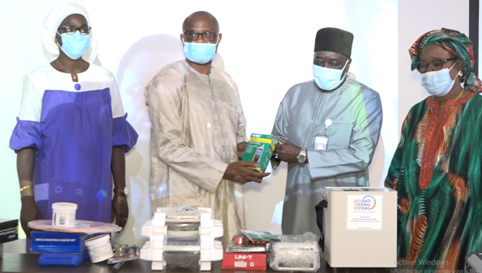 Santé : des techniciens de laboratoire se familiarisent avec la métrologie à l'Iressef. Santé : des techniciens de laboratoire se familiarisent avec la métrologie à l'Iressef.