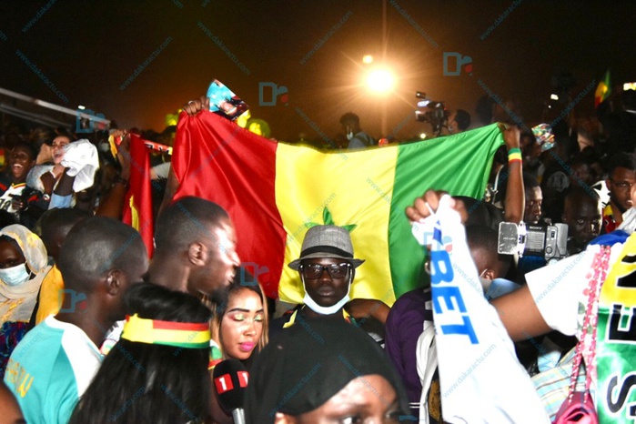 Qualification du Sénégal en Finale. Ambiance explosive au monument de la renaissance