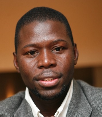 «Simel Faye luttait peu parce que beaucoup de lutteurs de sa génération  avaient peur de lui », selon le journaliste Cheikh Mbacké Sène