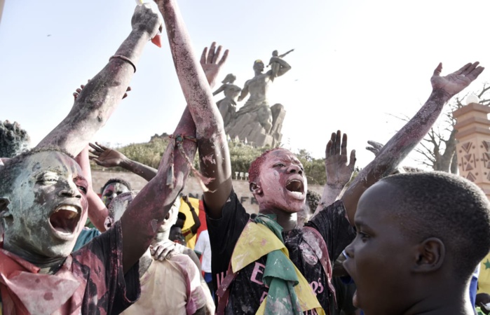 Monument de la Renaissance : plus de 20.000 personnes en joie après la première victoire historique ! Monument de la Renaissance : plus de 20.000 personnes en joie après la première victoire historique !
