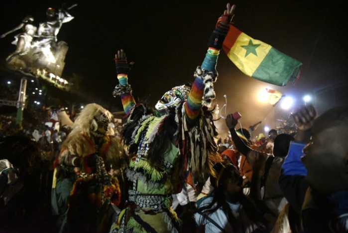 Monument de la Renaissance : plus de 20.000 personnes en joie après la première victoire historique ! Monument de la Renaissance : plus de 20.000 personnes en joie après la première victoire historique !