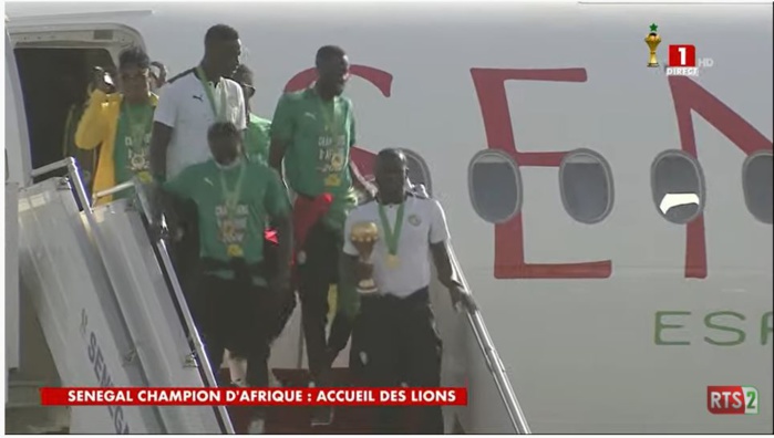 Direct : Arrivée des lions Champions d'Afrique à Dakar