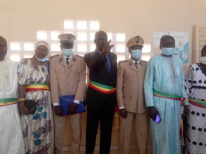 Installation du maire réélu de la commune de Ngoye : Ely Fall appelle à l'union pour l'intérêt de la commune. Installation du maire réélu de la commune de Ngoye : Ely Fall appelle à l'union pour l'intérêt de la commune.