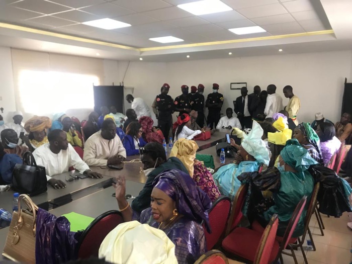 Ville de Guédiawaye : Le calme est revenu, mais personne ne vide la salle. Ville de Guédiawaye : Le calme est revenu, mais personne ne vide la salle.