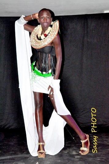 La chute embarrassante d'un top model en plein défilé