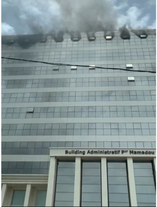Réparation des dégâts de l’incendie du building administratif : le rapport secret de Macky, la facture et le choix de Bamba Ndiaye Sa